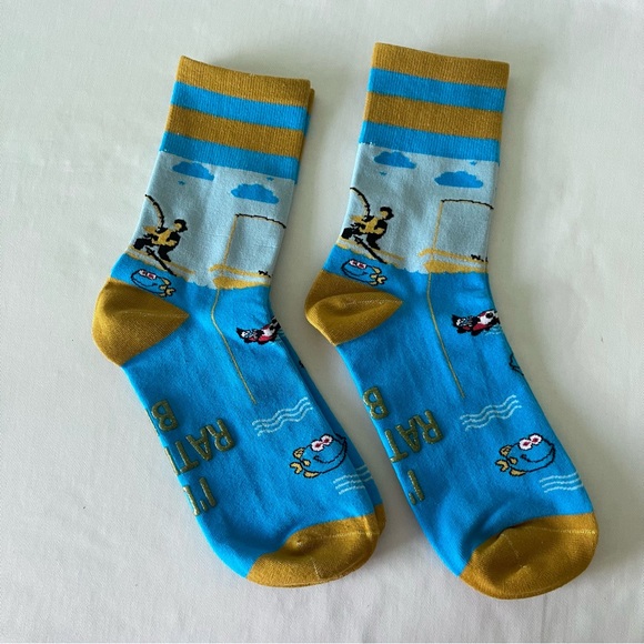 2 Pair I’d Rather Be Fishing Socks - Picture 4 of 6